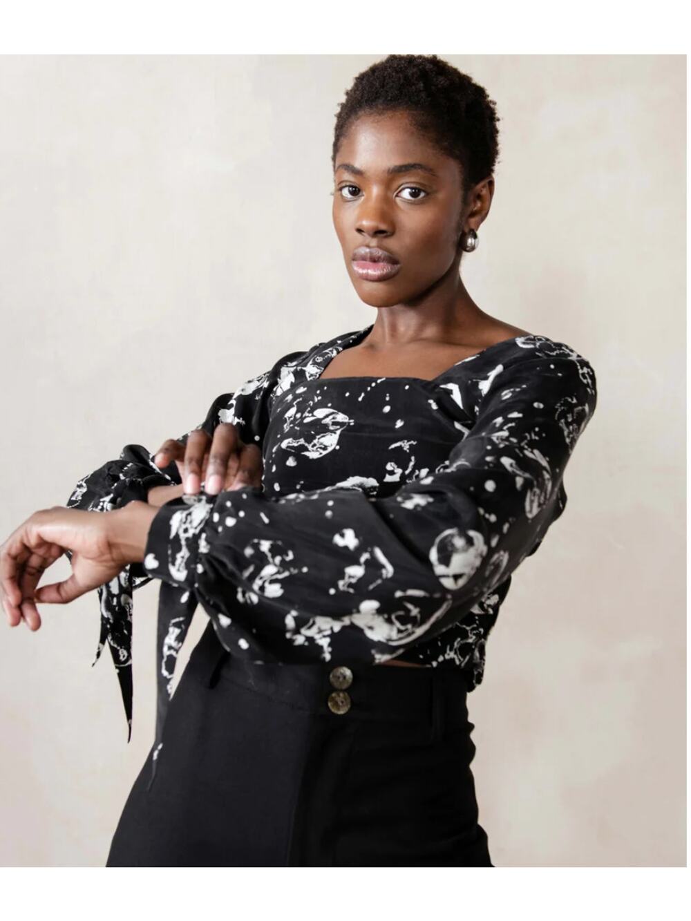 MARIA STANLEY Hamline Blouse Top Black White Cosmos Puff Sleeve Square Neck Sz L